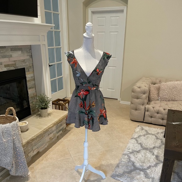 🔥HOST PICK🔥 Who I Am Brand short Romper - Picture 1 of 7